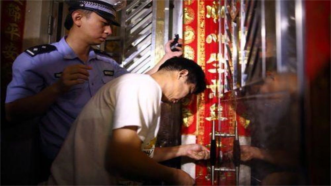 山西请开锁师傅开了锁后，师傅为什么一般都不进门，就算主人请也不进去？